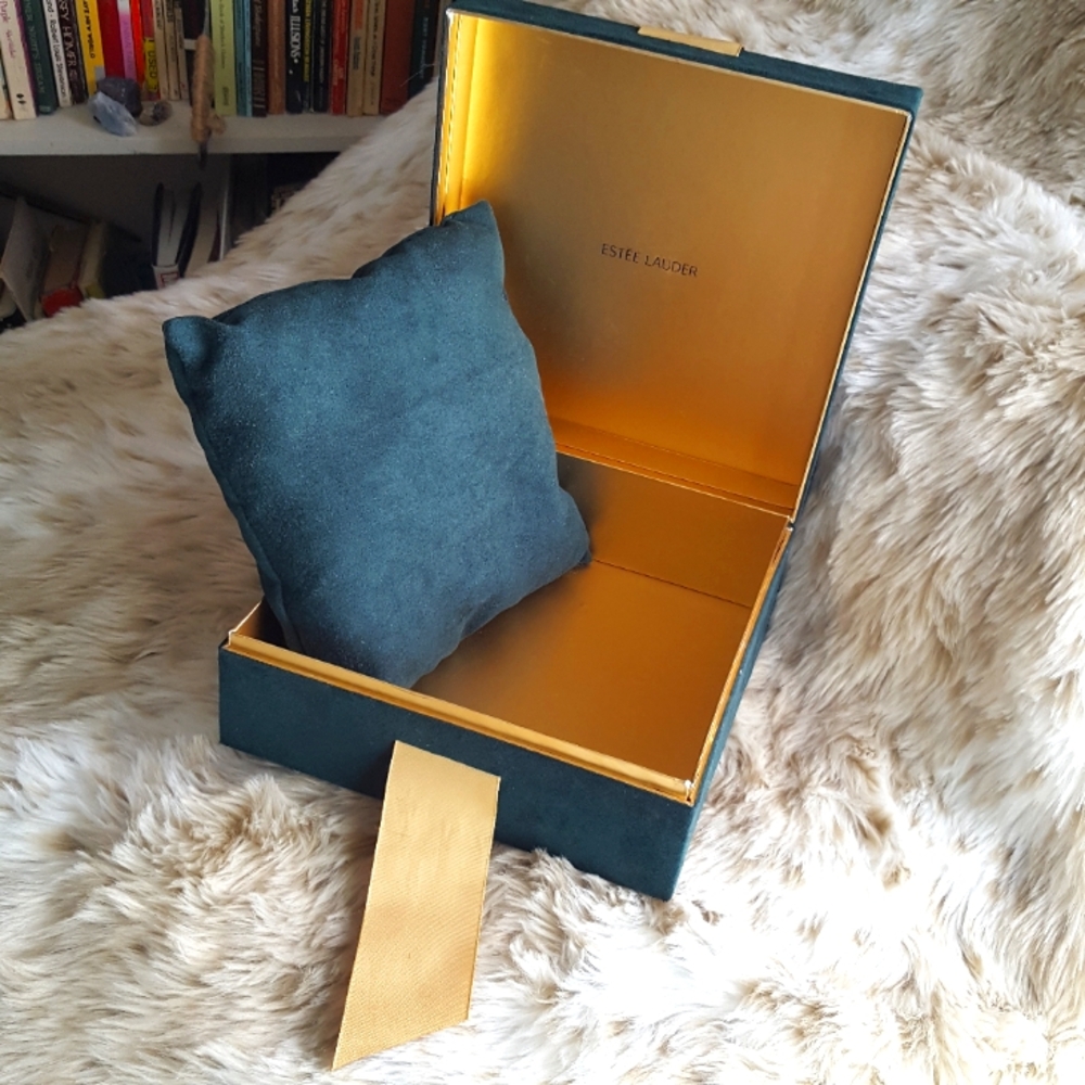 🌙Large ESTEE LAUDER Storage Box Velvet Pillow Keepsake Organizer